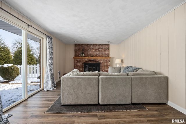 73 HICKORY RIDGE Drive, Morton, IL 61550