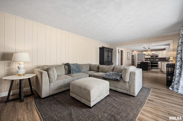 73 HICKORY RIDGE Drive, Morton, IL 61550