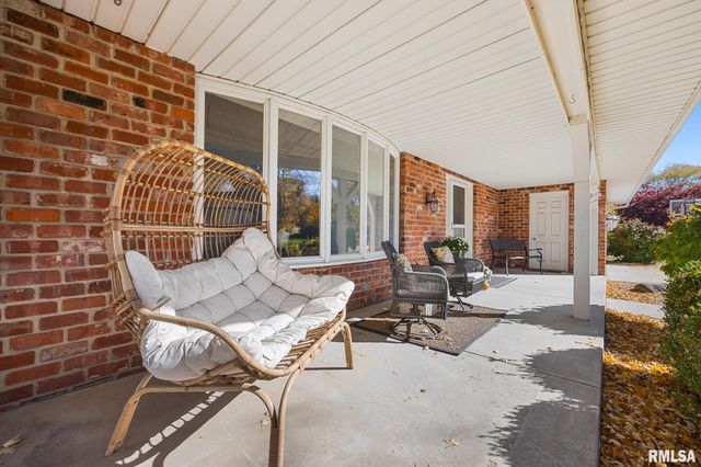 73 HICKORY RIDGE Drive, Morton, IL 61550