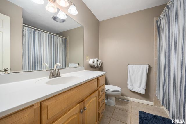 73 HICKORY RIDGE Drive, Morton, IL 61550