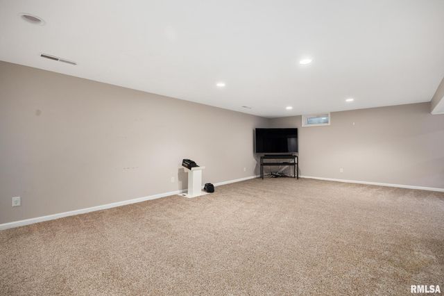 73 HICKORY RIDGE Drive, Morton, IL 61550