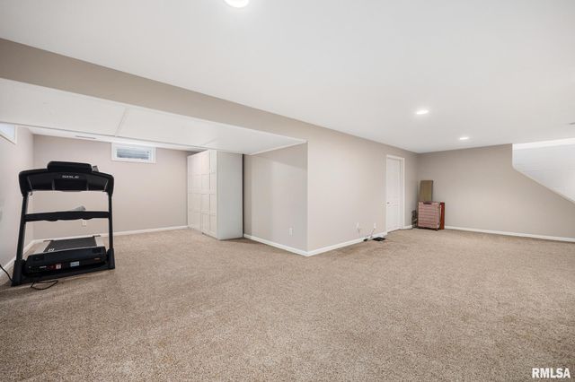 73 HICKORY RIDGE Drive, Morton, IL 61550