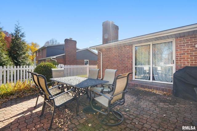 73 HICKORY RIDGE Drive, Morton, IL 61550