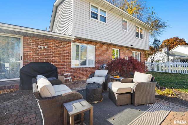 73 HICKORY RIDGE Drive, Morton, IL 61550