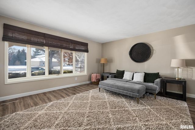 73 HICKORY RIDGE Drive, Morton, IL 61550