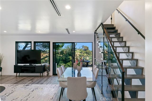 8960 Crescent Drive, Los Angeles, CA 90046