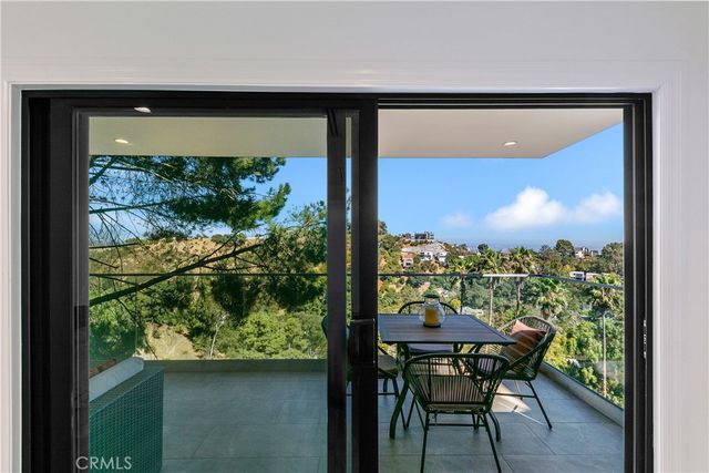 8960 Crescent Drive, Los Angeles, CA 90046