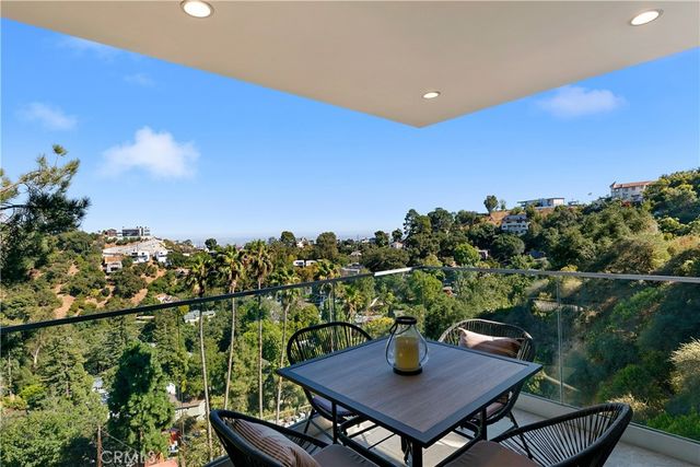 8960 Crescent Drive, Los Angeles, CA 90046