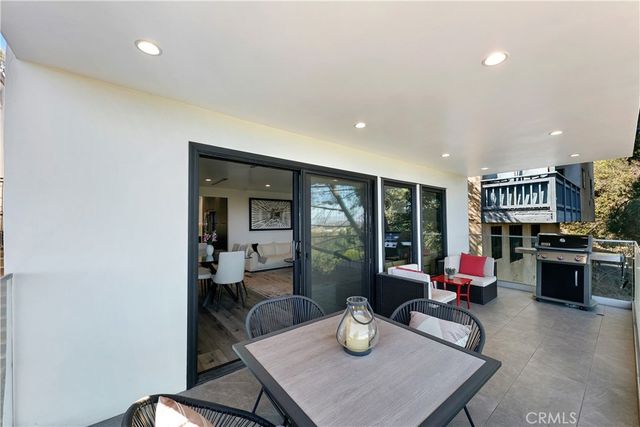 8960 Crescent Drive, Los Angeles, CA 90046