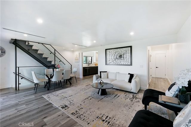 8960 Crescent Drive, Los Angeles, CA 90046