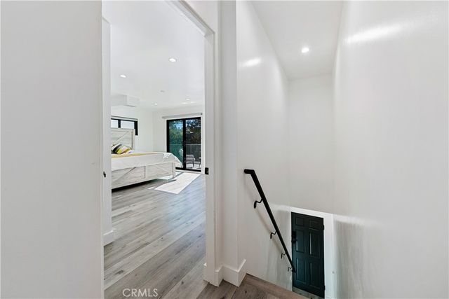 8960 Crescent Drive, Los Angeles, CA 90046