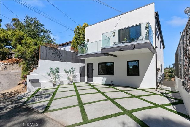 8960 Crescent Drive, Los Angeles, CA 90046