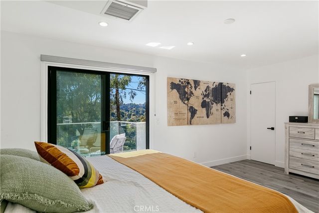 8960 Crescent Drive, Los Angeles, CA 90046