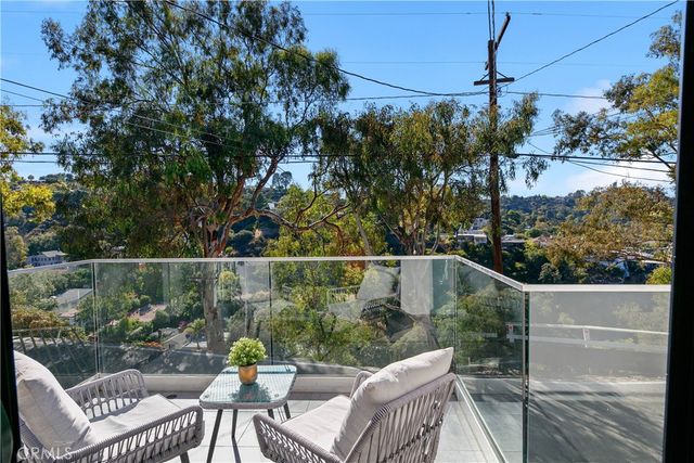 8960 Crescent Drive, Los Angeles, CA 90046