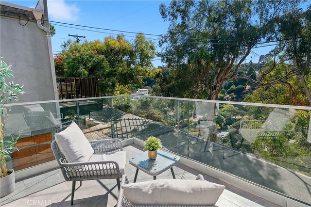 8960 Crescent Drive, Los Angeles, CA 90046