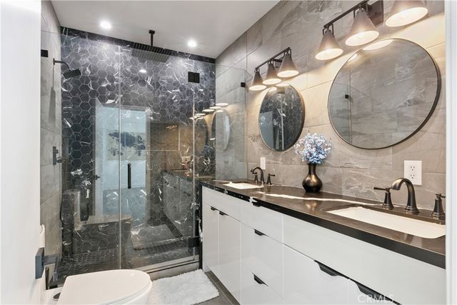 8960 Crescent Drive, Los Angeles, CA 90046