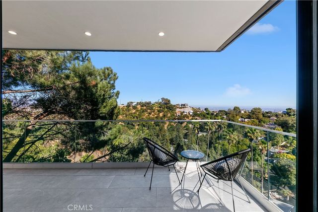 8960 Crescent Drive, Los Angeles, CA 90046