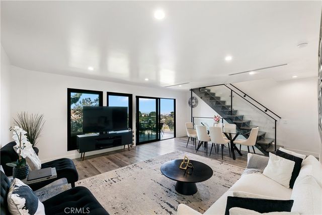 8960 Crescent Drive, Los Angeles, CA 90046