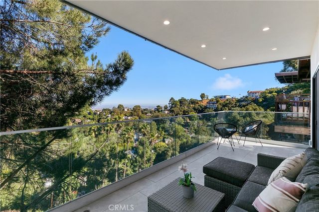 8960 Crescent Drive, Los Angeles, CA 90046