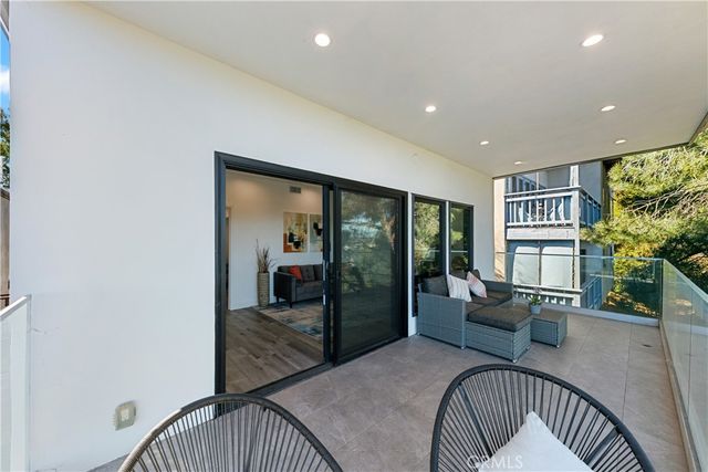 8960 Crescent Drive, Los Angeles, CA 90046