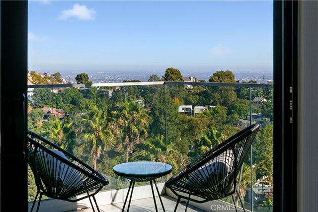 8960 Crescent Drive, Los Angeles, CA 90046