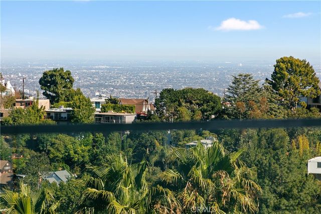 8960 Crescent Drive, Los Angeles, CA 90046