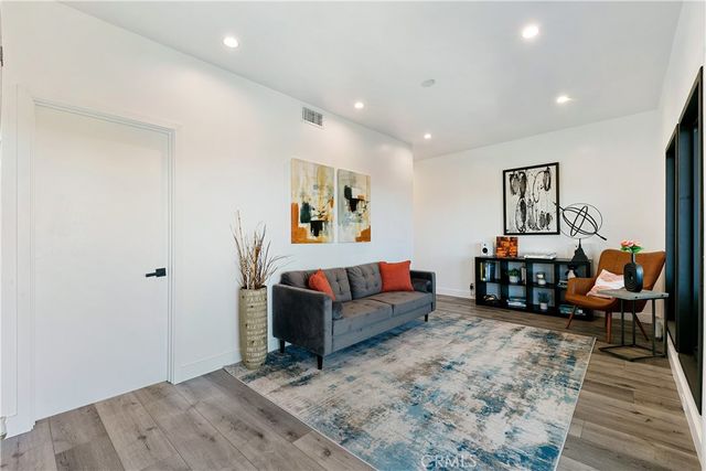 8960 Crescent Drive, Los Angeles, CA 90046