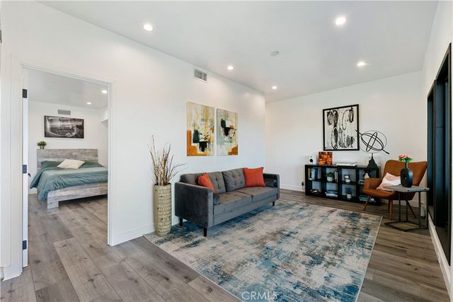 8960 Crescent Drive, Los Angeles, CA 90046