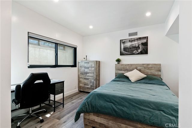 8960 Crescent Drive, Los Angeles, CA 90046