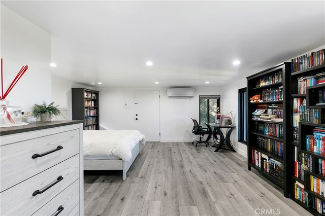 8960 Crescent Drive, Los Angeles, CA 90046