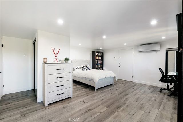8960 Crescent Drive, Los Angeles, CA 90046