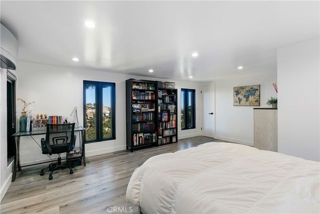 8960 Crescent Drive, Los Angeles, CA 90046