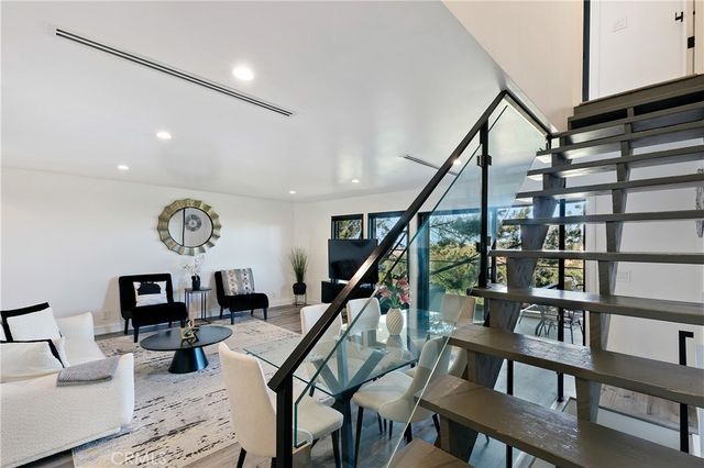 8960 Crescent Drive, Los Angeles, CA 90046
