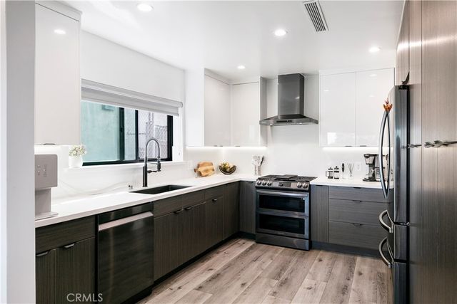 8960 Crescent Drive, Los Angeles, CA 90046