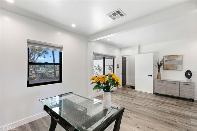 8960 Crescent Drive, Los Angeles, CA 90046
