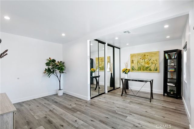 8960 Crescent Drive, Los Angeles, CA 90046