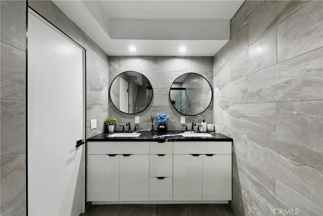 8960 Crescent Drive, Los Angeles, CA 90046
