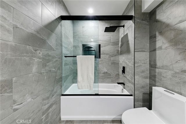 8960 Crescent Drive, Los Angeles, CA 90046