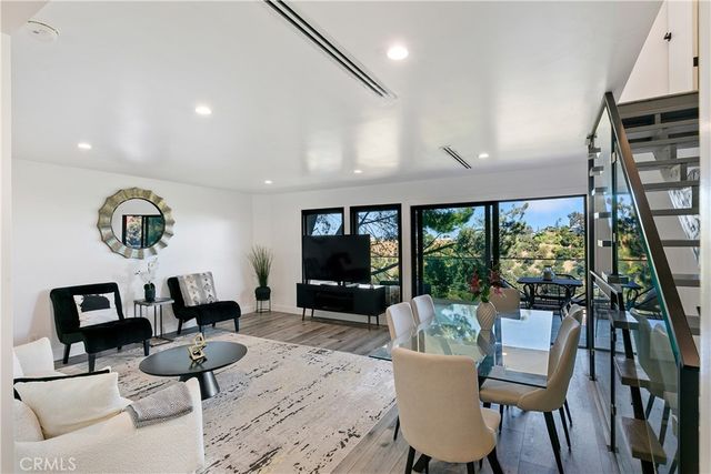 8960 Crescent Drive, Los Angeles, CA 90046