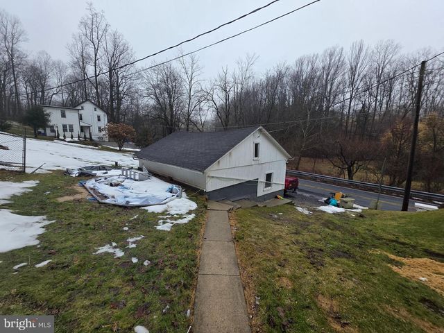 702 WYOMISSING RD, Mohnton, PA 19540