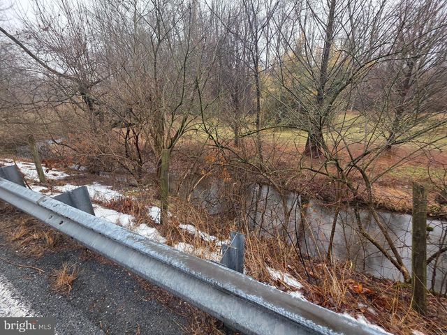 702 WYOMISSING RD, Mohnton, PA 19540
