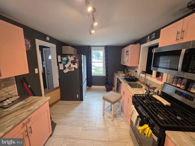 702 WYOMISSING RD, Mohnton, PA 19540