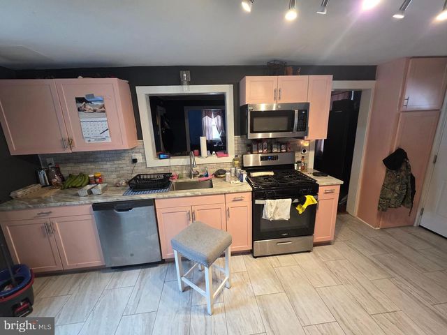 702 WYOMISSING RD, Mohnton, PA 19540