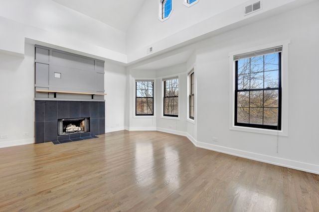 3316 N Damen Avenue 3, Chicago, IL 60618