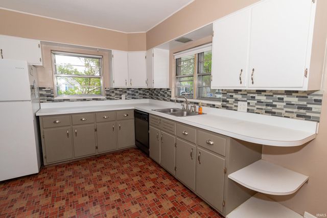 1922 E Fox Street, South Bend, IN 46613