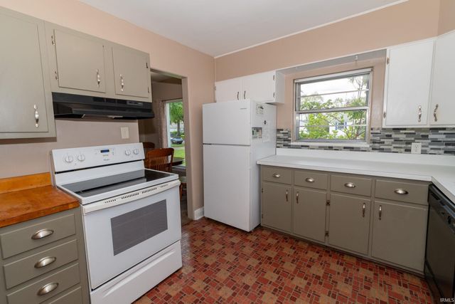 1922 E Fox Street, South Bend, IN 46613