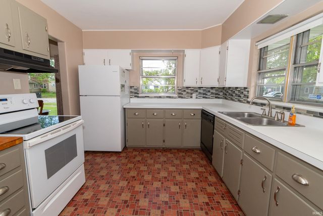 1922 E Fox Street, South Bend, IN 46613