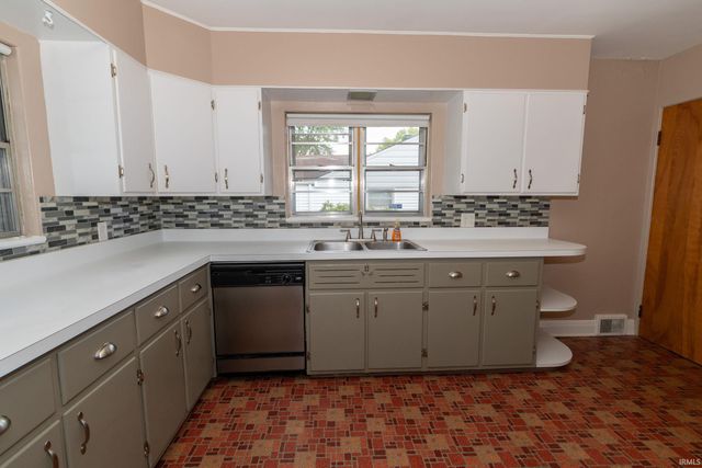 1922 E Fox Street, South Bend, IN 46613