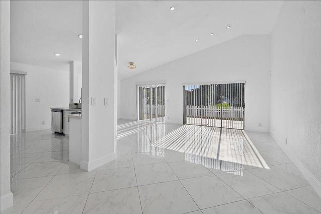 3090 Thames Way, Miramar, FL 33025