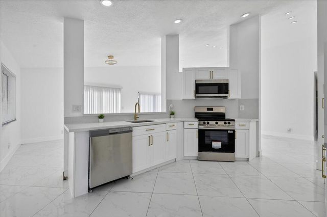 3090 Thames Way, Miramar, FL 33025